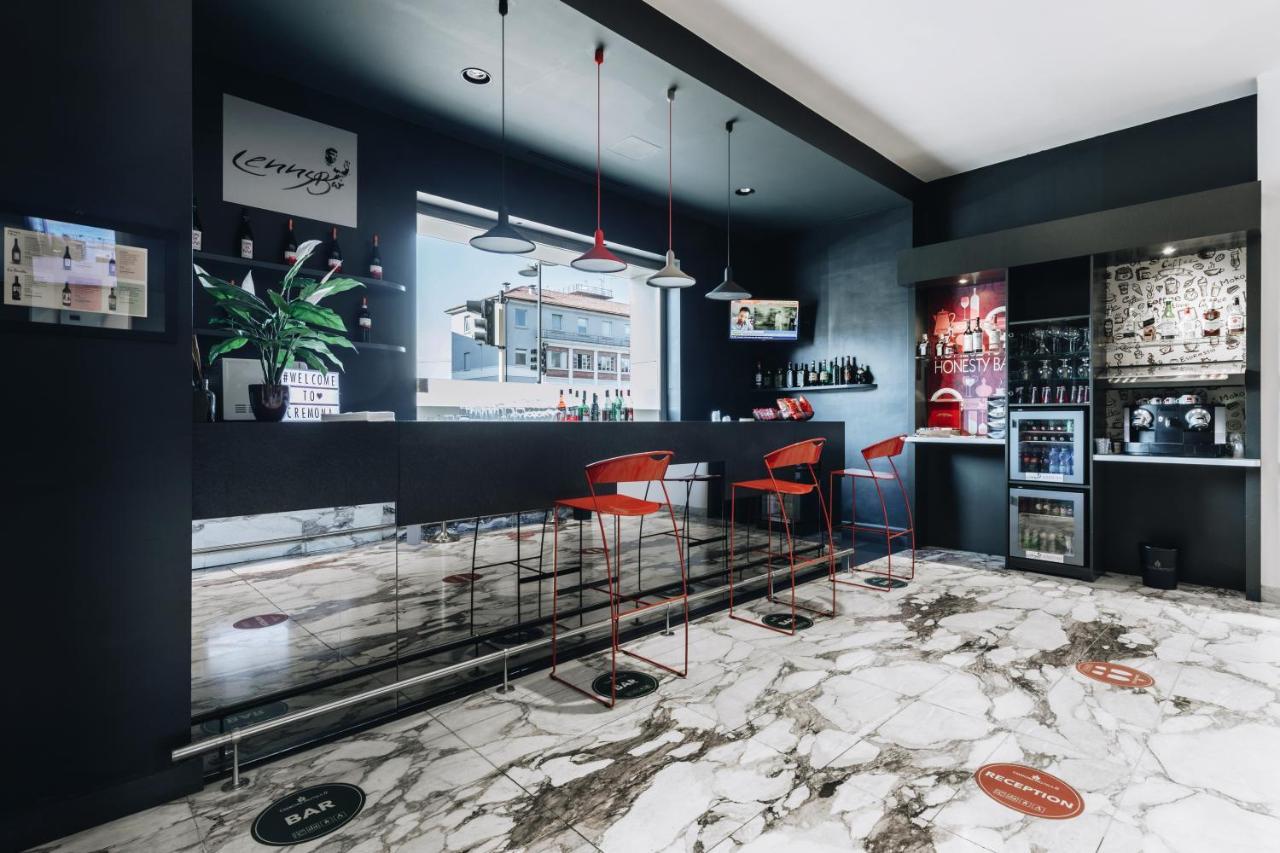 Hotel Continental เกรโมนา ภายนอก รูปภาพ