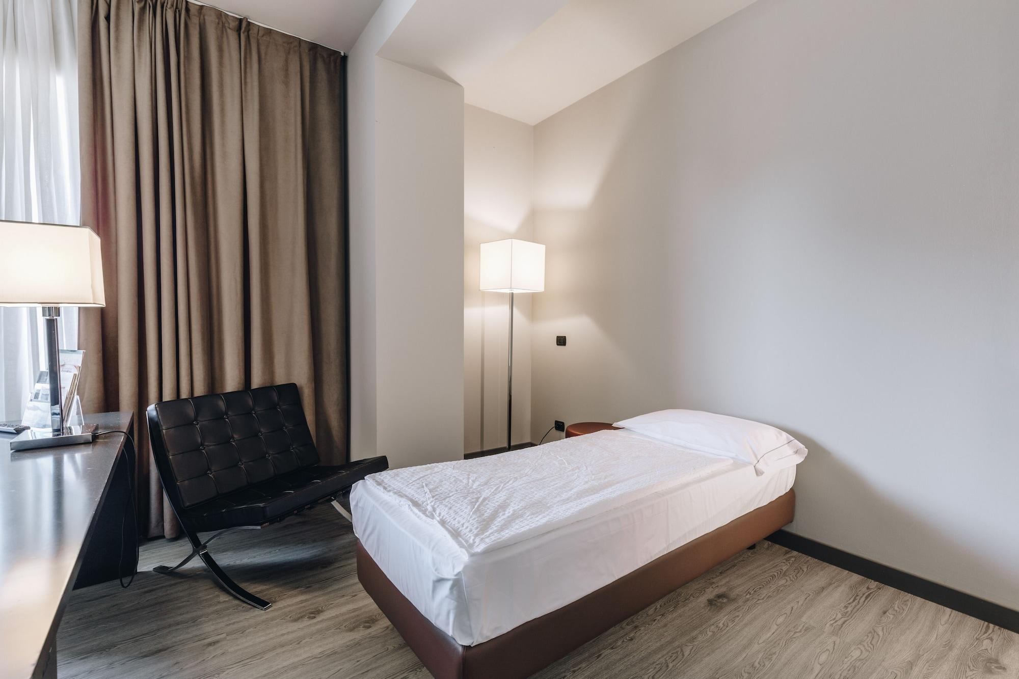 Hotel Continental เกรโมนา ภายนอก รูปภาพ