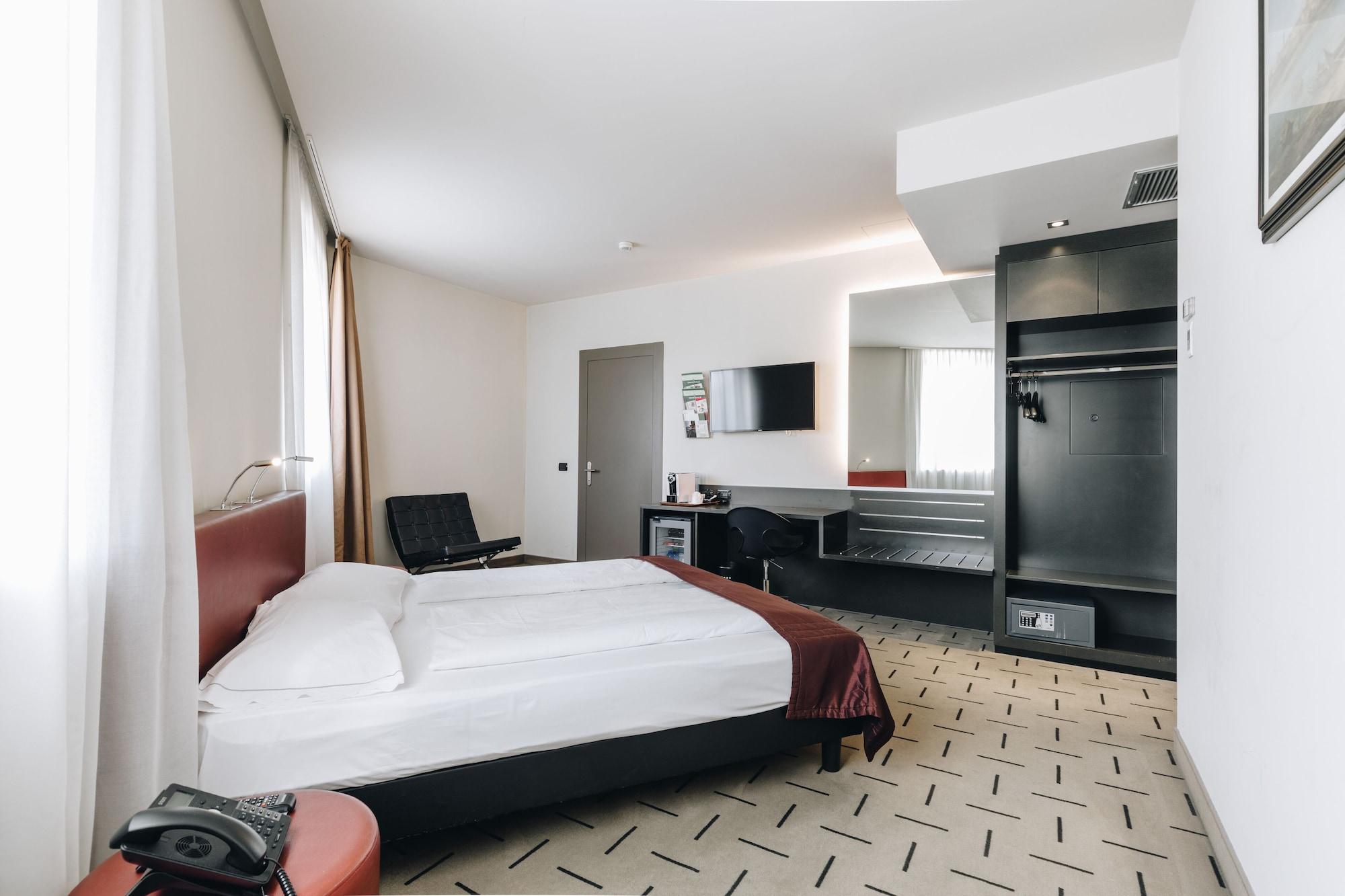 Hotel Continental เกรโมนา ภายนอก รูปภาพ