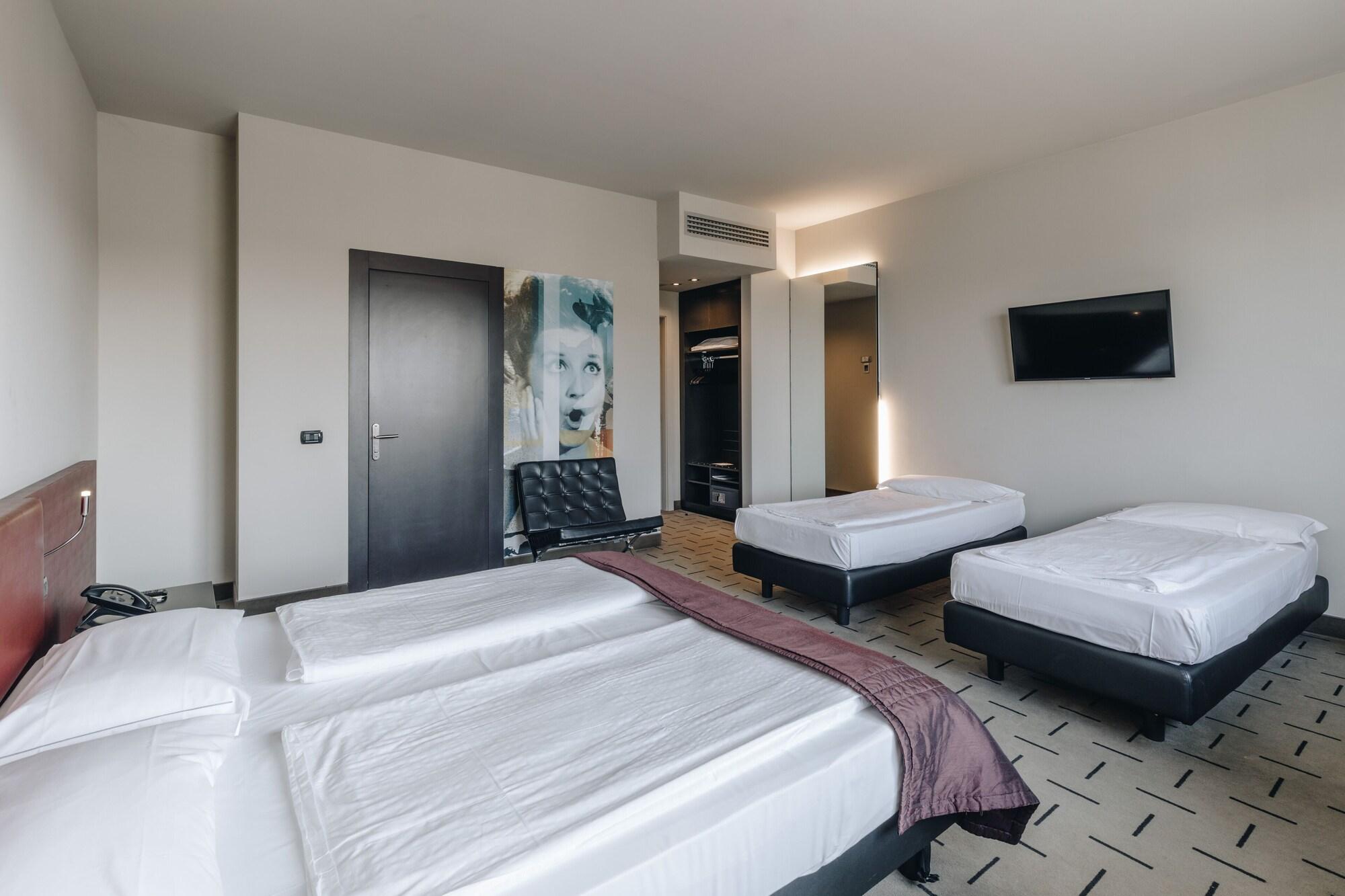 Hotel Continental เกรโมนา ภายนอก รูปภาพ