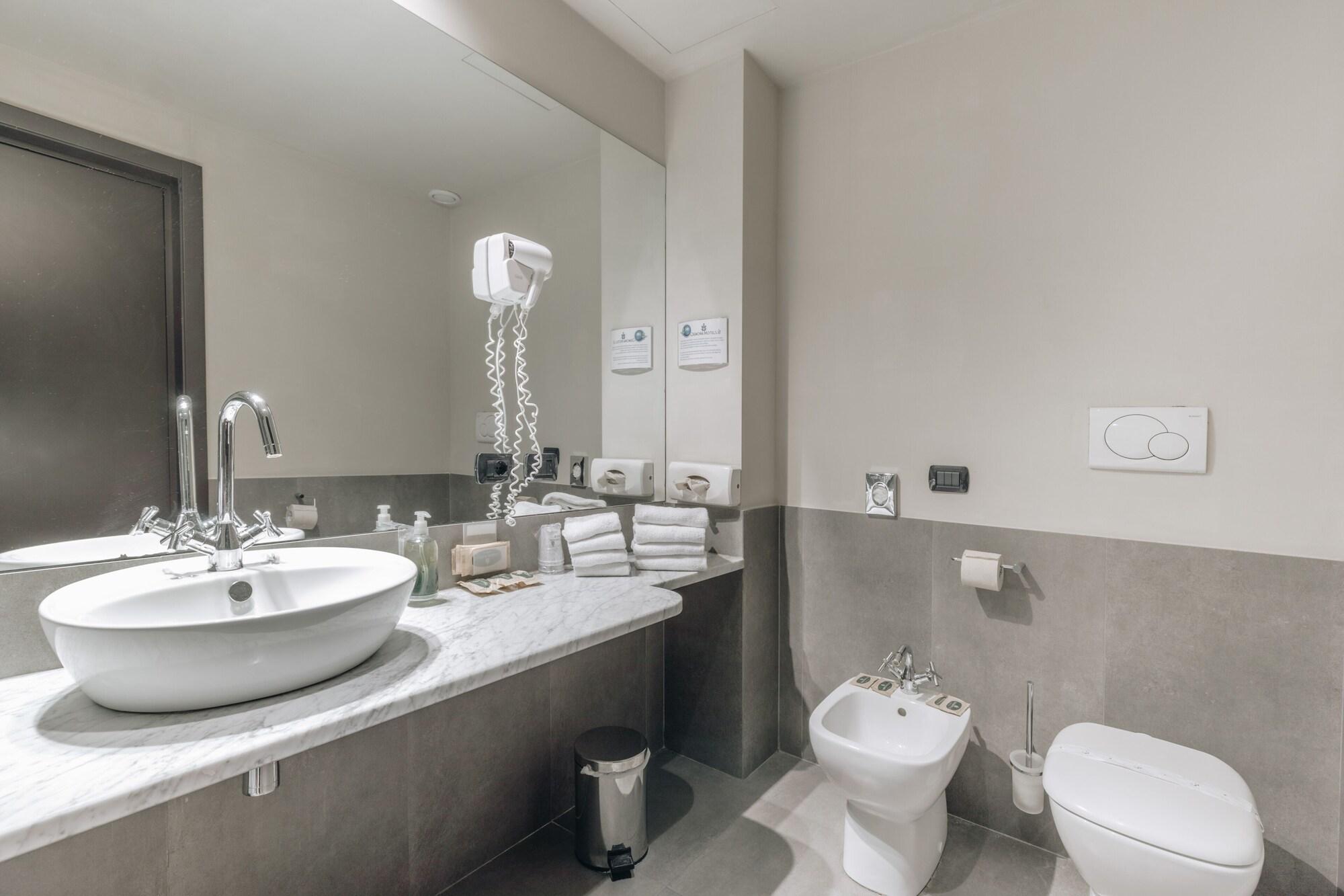 Hotel Continental เกรโมนา ภายนอก รูปภาพ