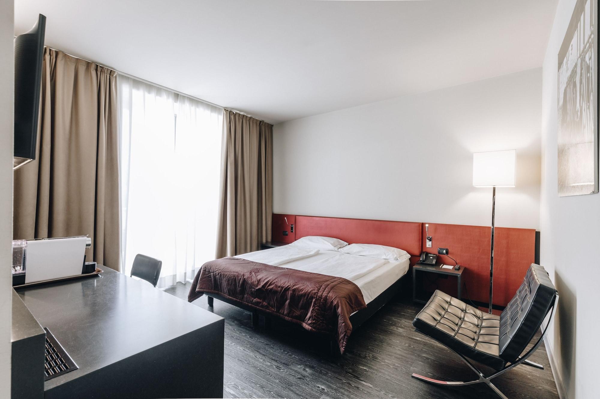 Hotel Continental เกรโมนา ภายนอก รูปภาพ