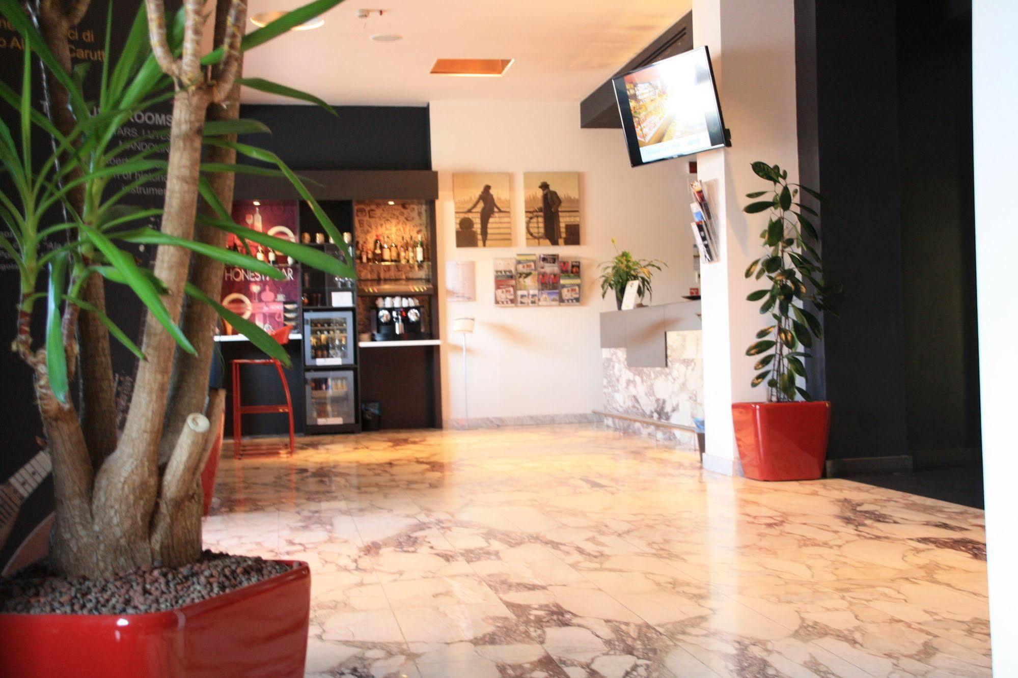 Hotel Continental เกรโมนา ภายนอก รูปภาพ