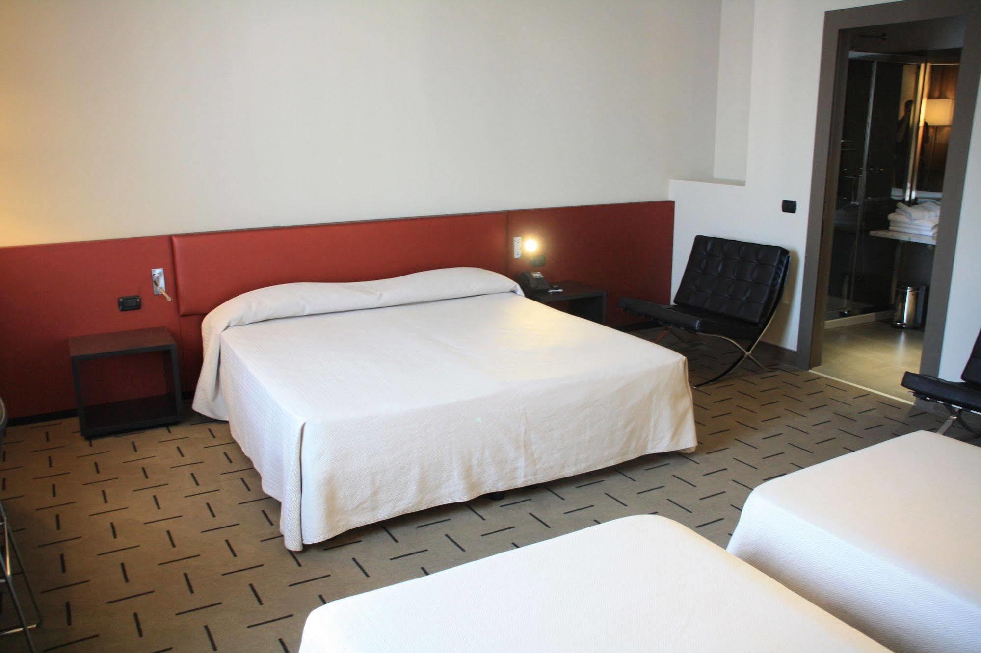 Hotel Continental เกรโมนา ภายนอก รูปภาพ