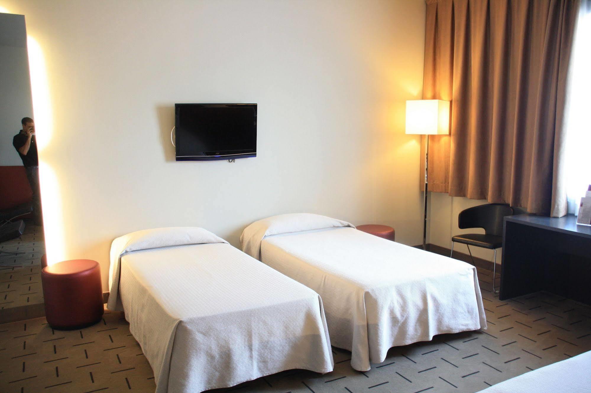 Hotel Continental เกรโมนา ภายนอก รูปภาพ